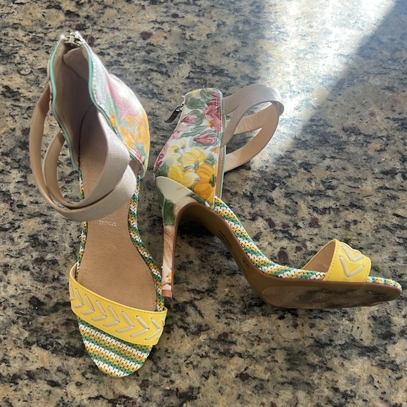 Chinese Laundry - Picture 2 of 6